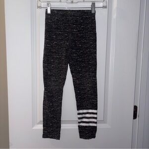 Girl’s Old Navy Heathered Grey & White Leggings Size: M